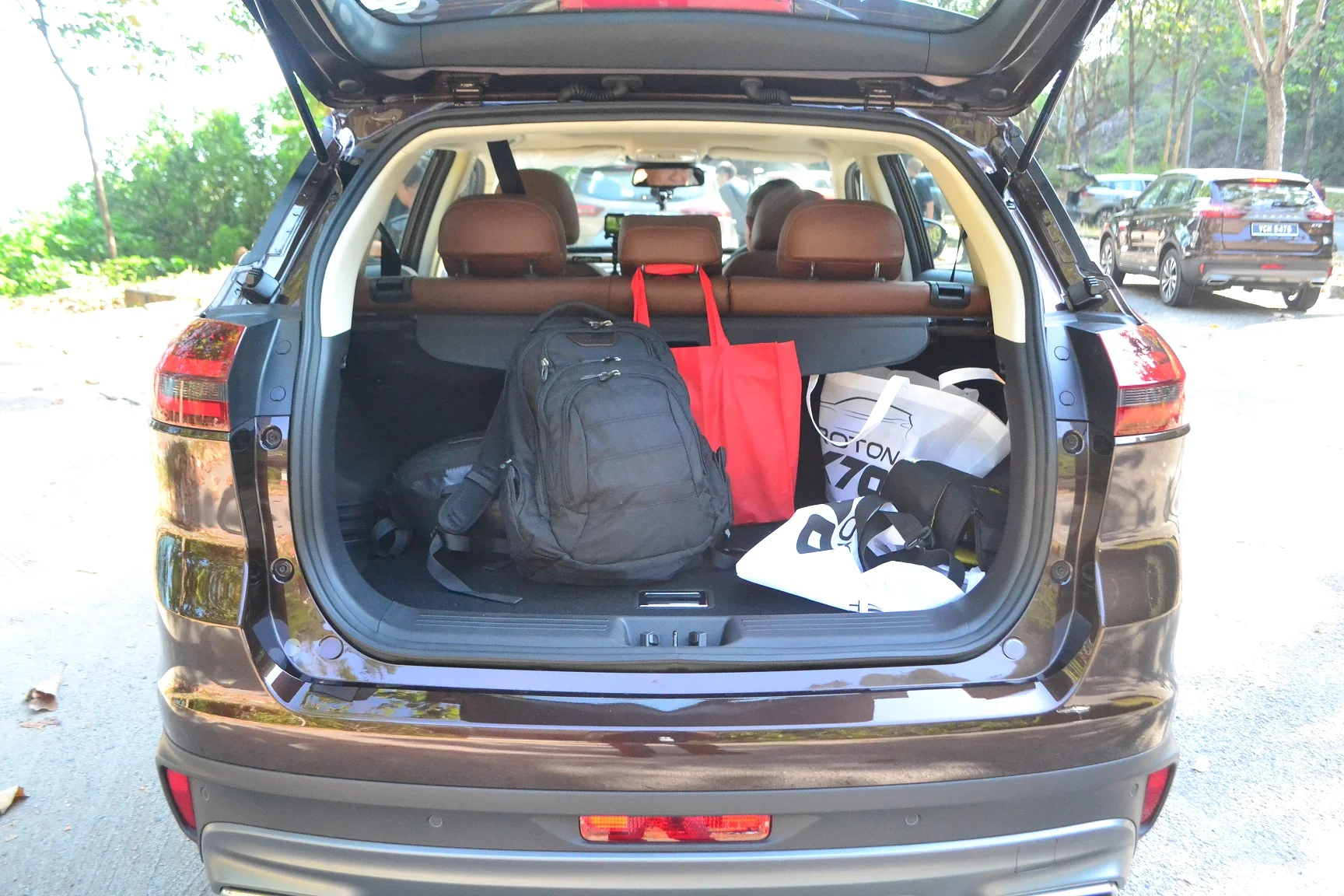 Puntal de puerta trasera Proton X70 Geely Boyue 2018-2023
