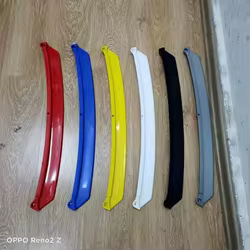 Labio de parachoques delantero en color, divisor exterior