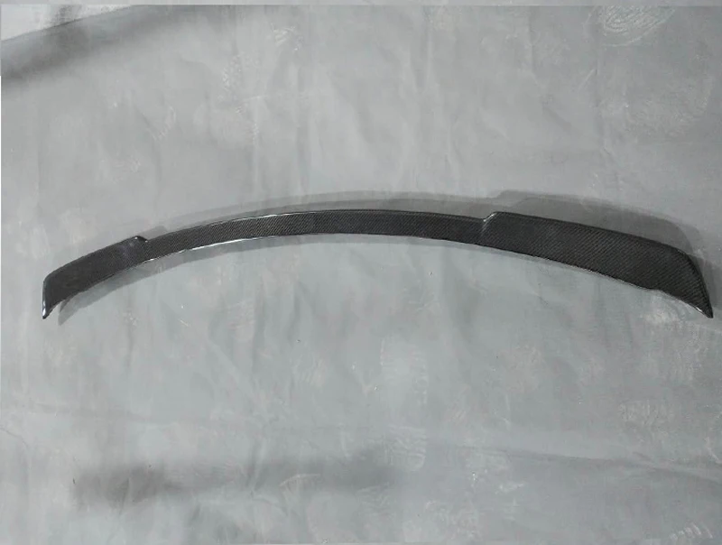Alerón fibra carbono instalado en el maletero del Mustang GT