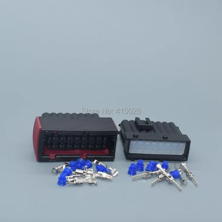 Detalle del conector eléctrico automotriz
