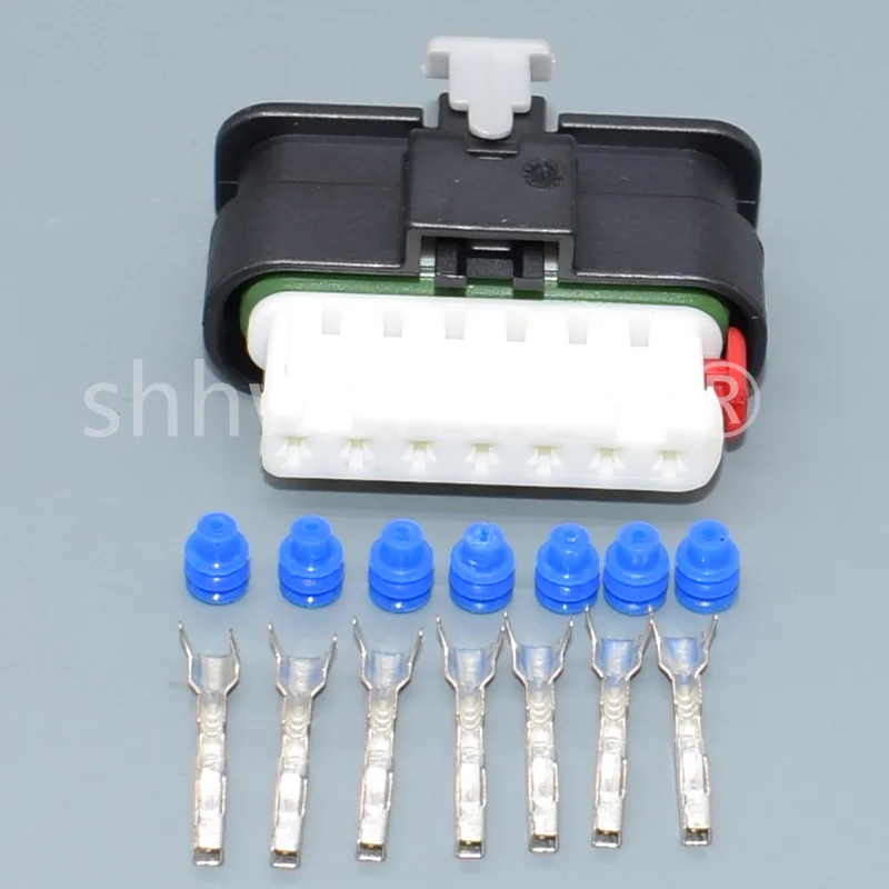 Detalle del conector automotriz de 7 vías