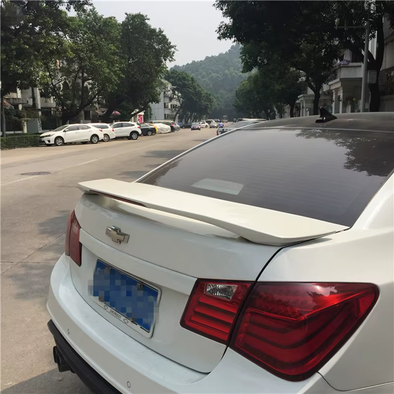 Vista posterior del spoiler para Chevrolet Cruze