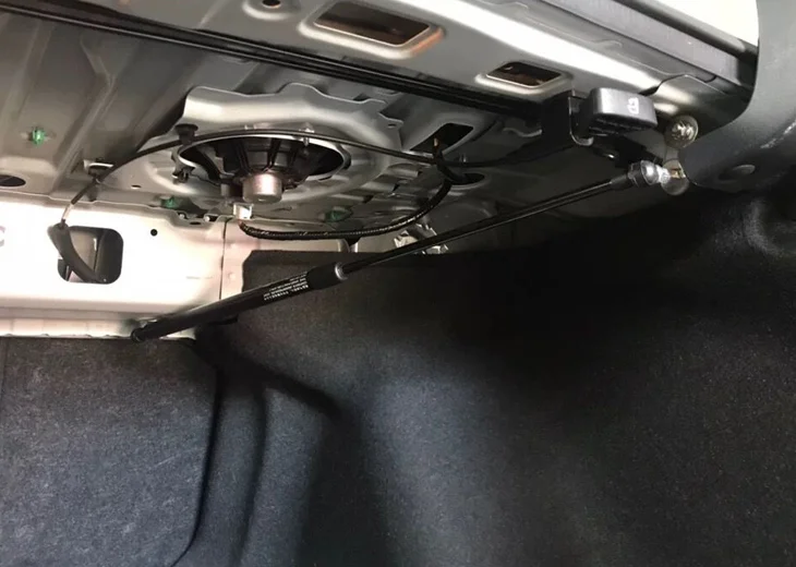 Amortiguadores maletero Honda Civic FC/FK 2018-2021 – Puntales gas con alerón - imagen 2