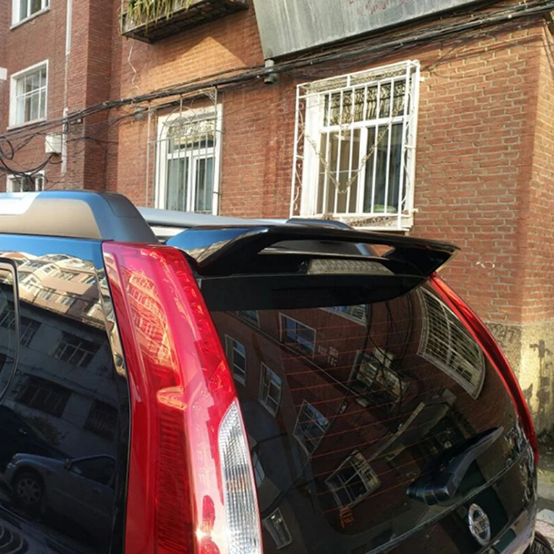 Comparativa visual del techo del Nissan X-Trail con y sin alerón trasero