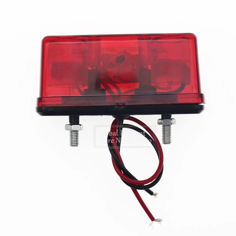 Primer plano del LED rojo trasero y la superficie sellada contra el agua
