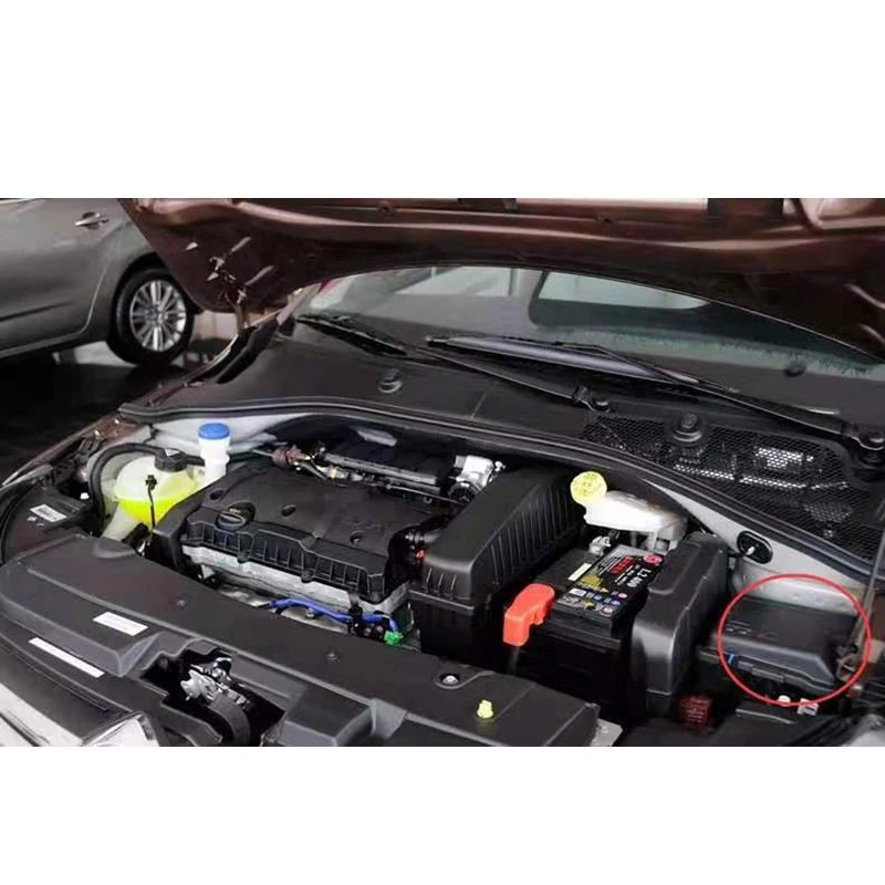 Caja de fusibles con soporte y cubierta – Peugeot 208 y Citroën C3 - imagen 4