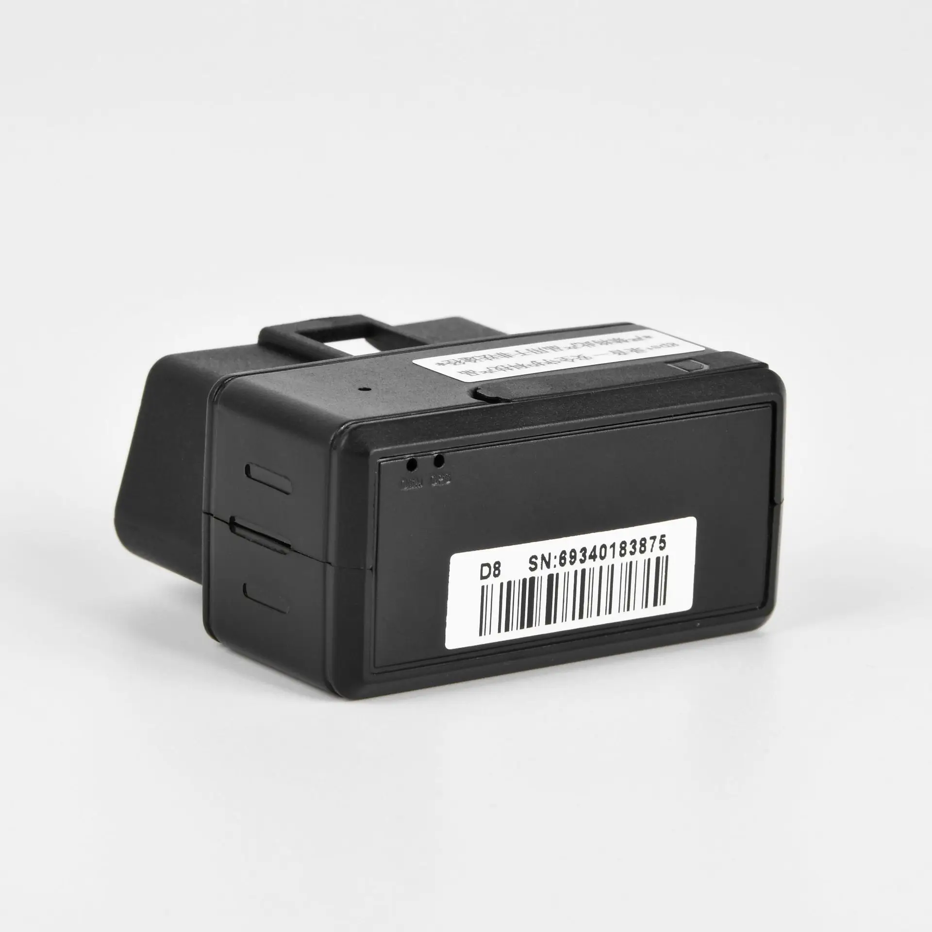 Detalle del dispositivo localizador para coche