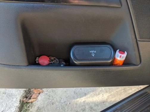 Detalles del cubo de basura colgante para coche