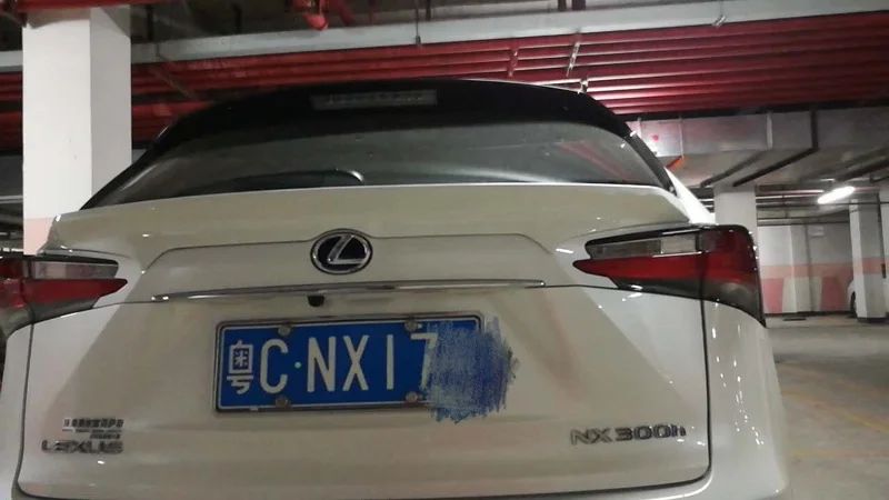 Alerón trasero en plástico ABS sin pintar