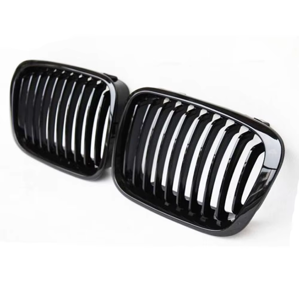 Detalle de los listones de la parrilla negra para BMW E46