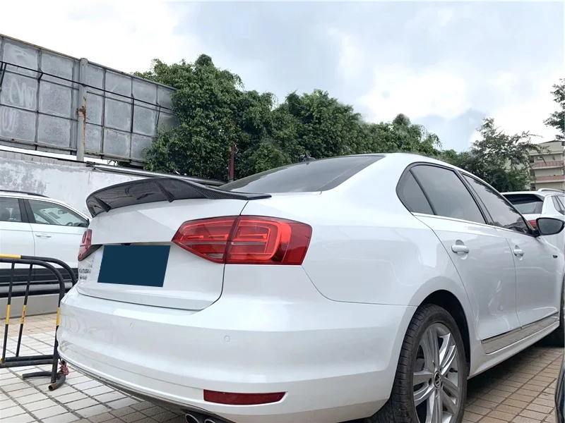 Alerón instalado en maletero de VW Jetta