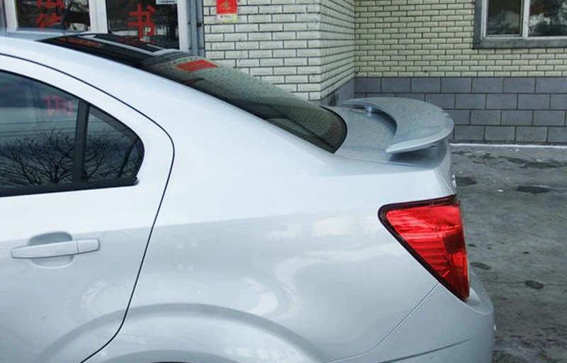 Alerón trasero para Chevrolet Aveo con acabado de imprimación
