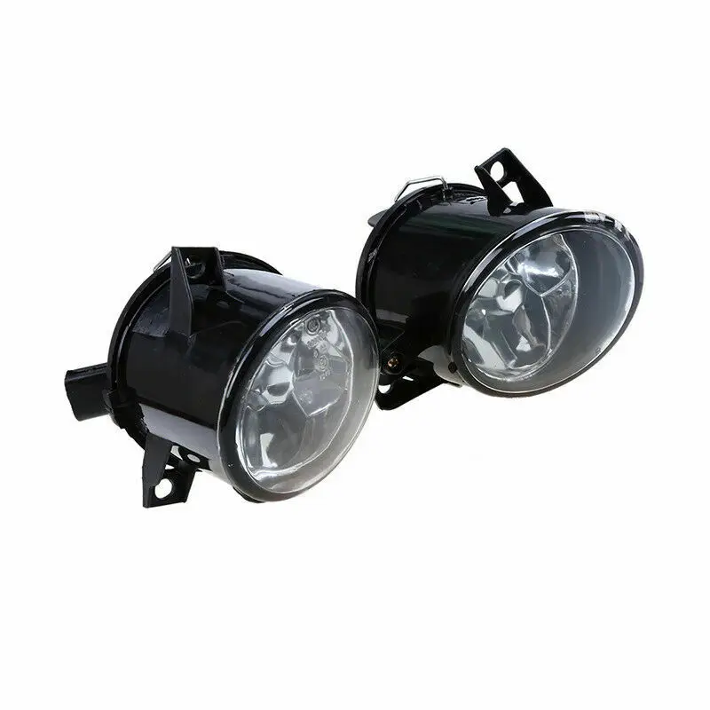 Detalle de la rejilla y la luz antiniebla delantera