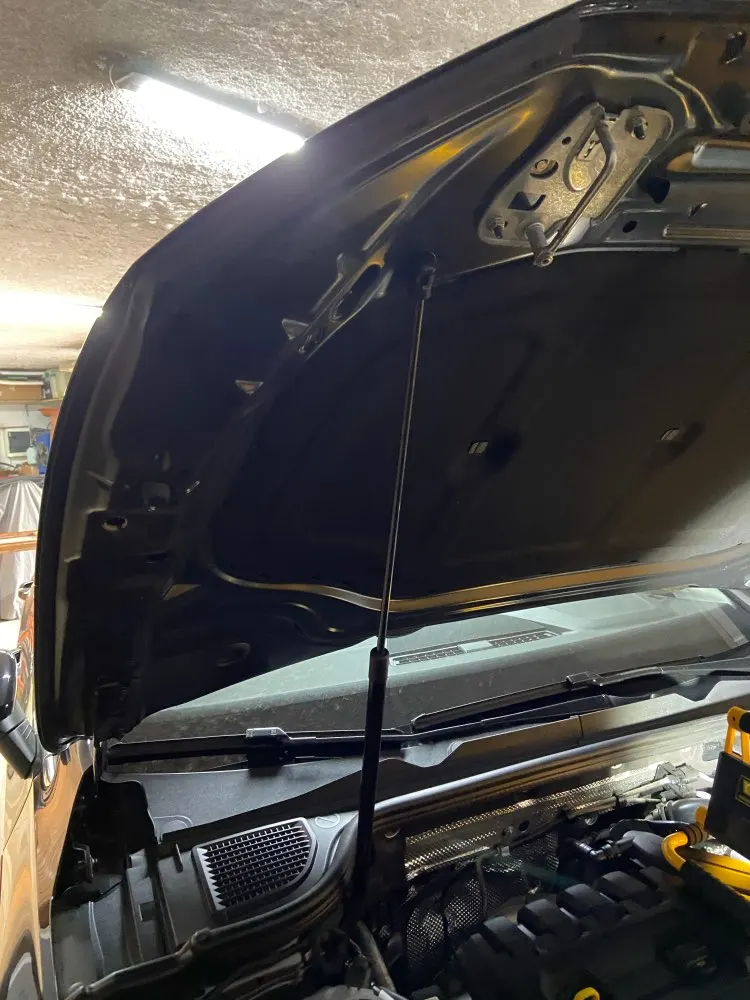 Amortiguador de capó gas VW Golf Mk8 (2019-2026) - imagen 2