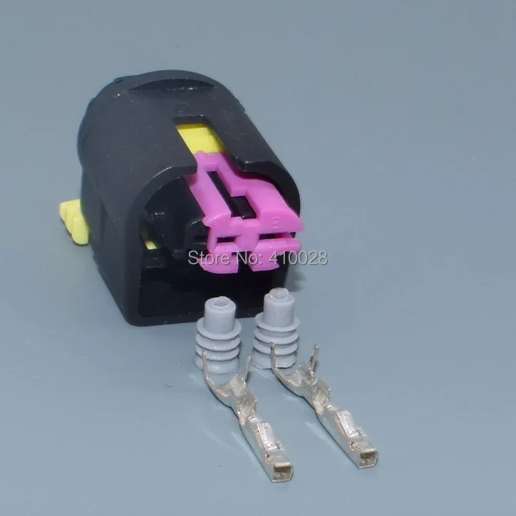 Detalle del enchufe impermeable para automóvil