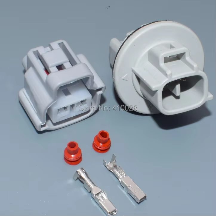 Detalle del enchufe eléctrico de plástico para coche
