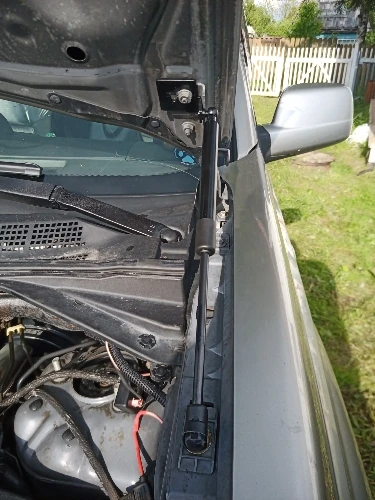 Puntales de capó Nissan X-Trail T30 – amortiguadores de gas - imagen 5
