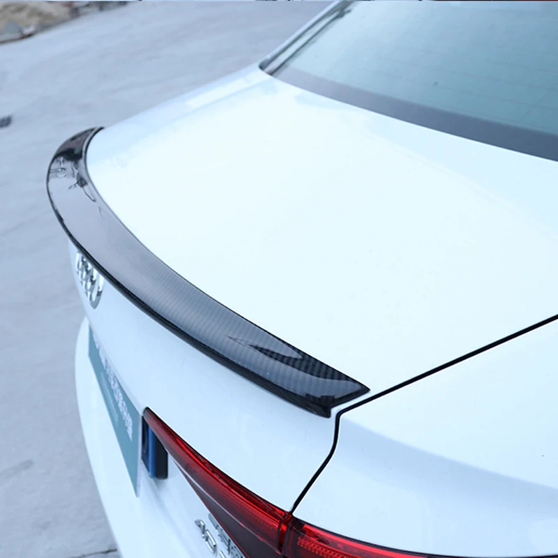 Alerón trasero de carbono para Audi A4 B9 visto desde atrás