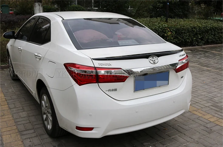 Labio de maletero Toyota Corolla 2014-2017 en ABS imprimado - imagen 4