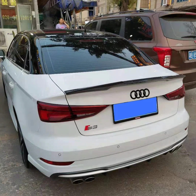 Vista lateral del alerón de maletero para Audi A3 8V Sedan