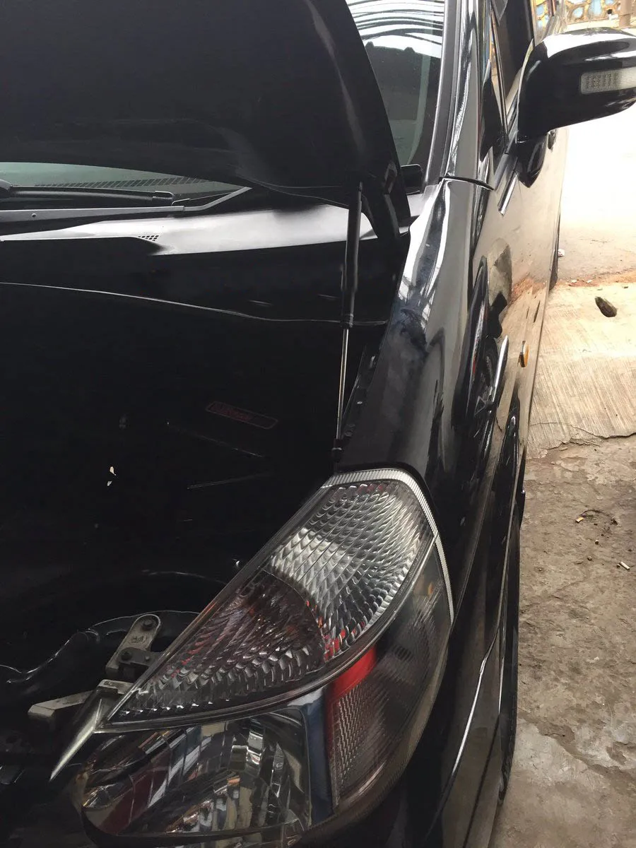 Amortiguadores de capó para Nissan Serena C24 (1999-2013) - imagen 4