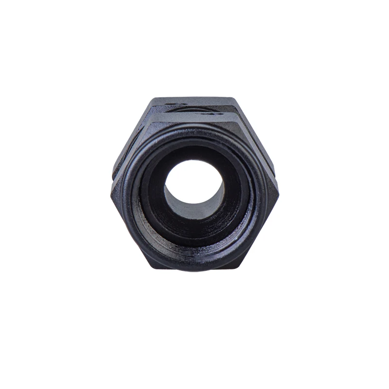 Detalle del adaptador de aluminio anodizado