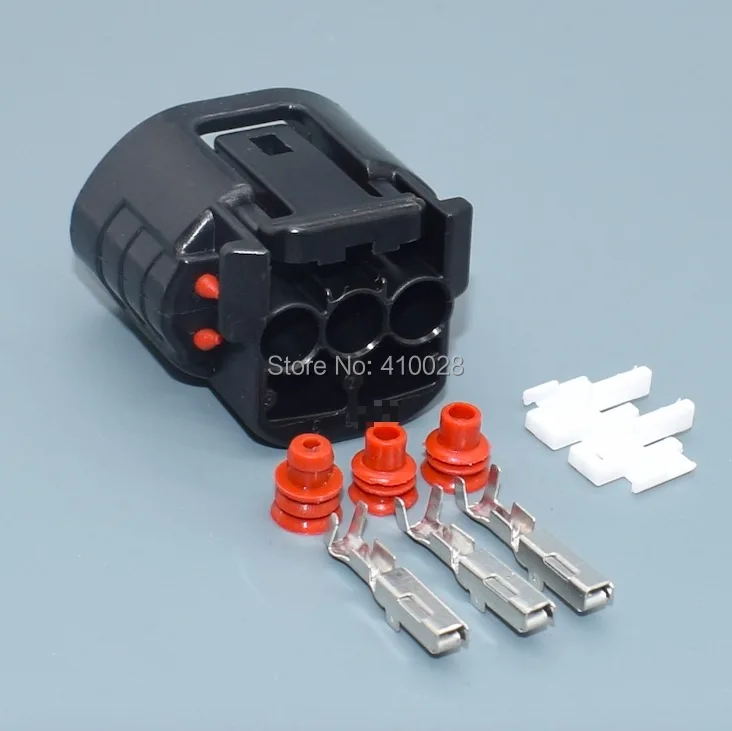 Detalle del conector gris para reparación automotriz