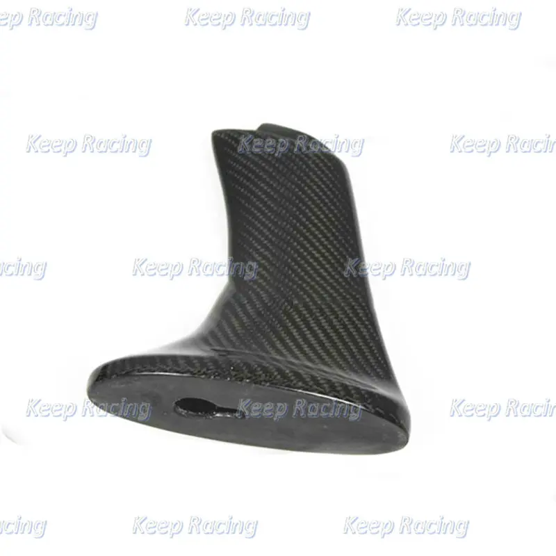 Pata alerón fibra carbono Nissan GT-R R35 – soporte superior brillante - imagen 2