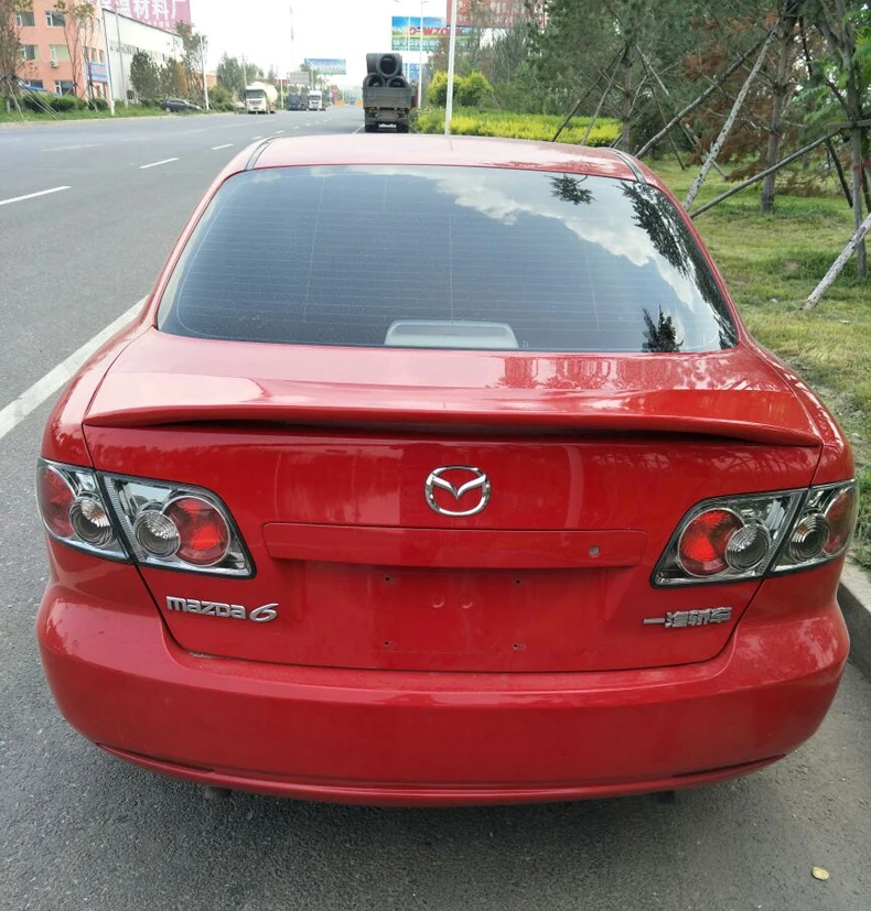 Detalle del perfil y acabado del alerón Mazda 6