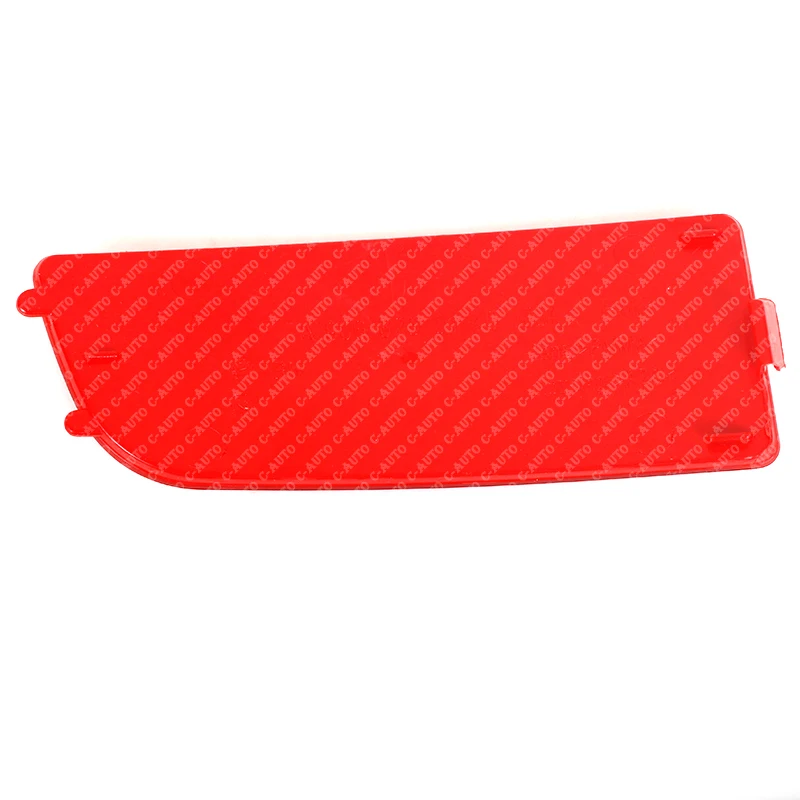 Reflector trasero instalado en parachoques de Sprinter mostrando ajuste preciso