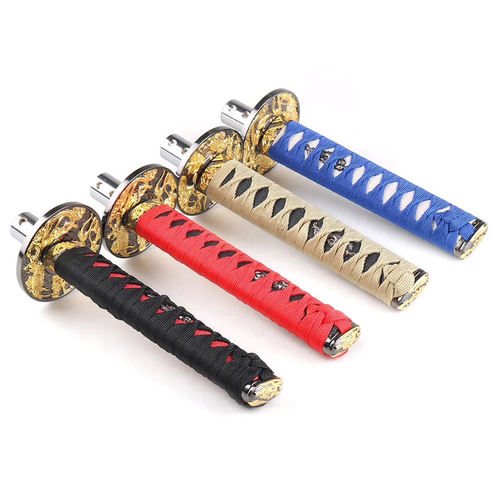 Pomo Katana montado en vehículo
