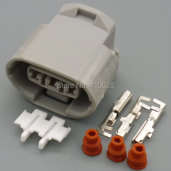 Conector de alternador de tres vías mostrado desde otro ángulo