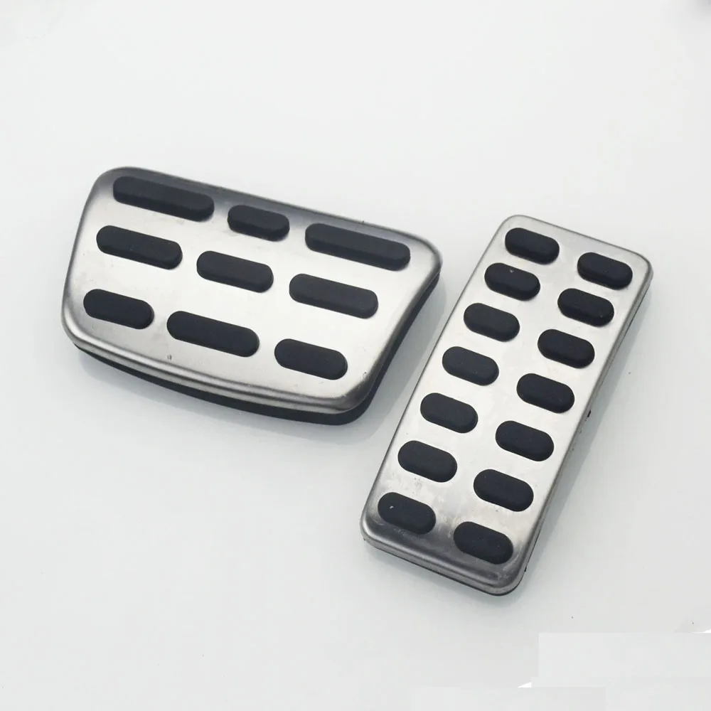 Detalle del diseño antideslizante de las cubiertas de pedal de acero inoxidable