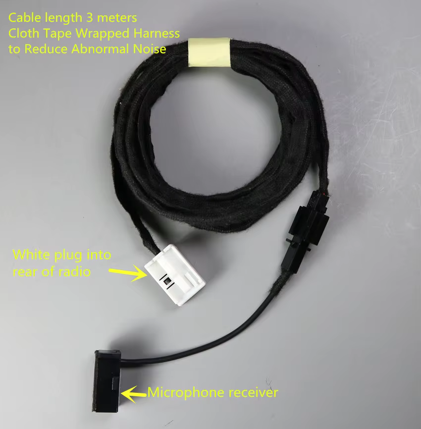 Detalle del cable de micrófono para automóvil