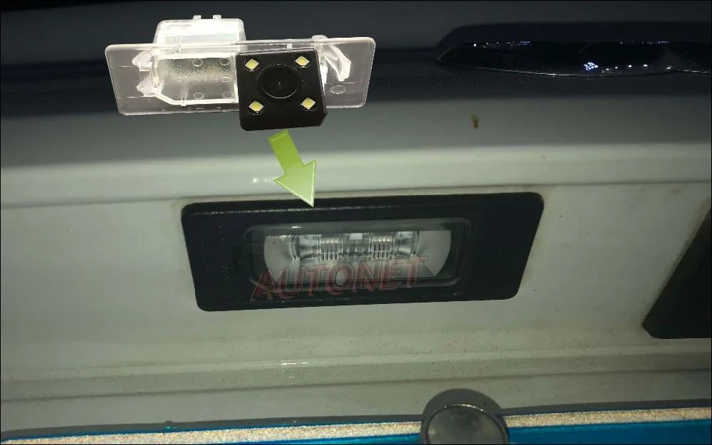 Cámara trasera con iluminación LED de matrícula