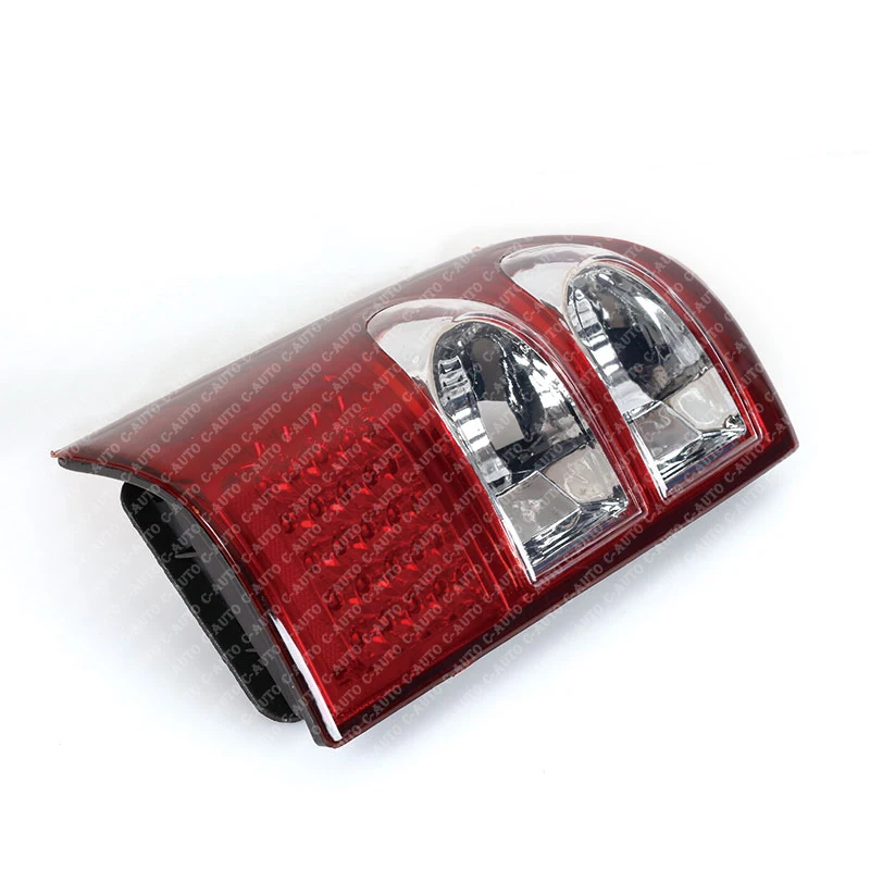Luz trasera LED con freno y señal Nissan Patrol Y61 1997-2004 - imagen 4