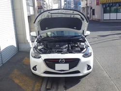 Amortiguador de capó Mazda Demio DJ5FS 2014