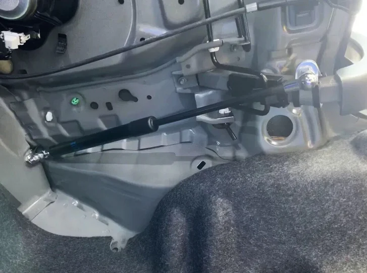 Amortiguador de maletero Honda Civic IX Sedán 2011-2017 - imagen 2