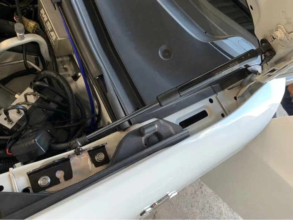 Amortiguador capó fibra carbono Fiat 124 Spider 2015-2022 - imagen 5
