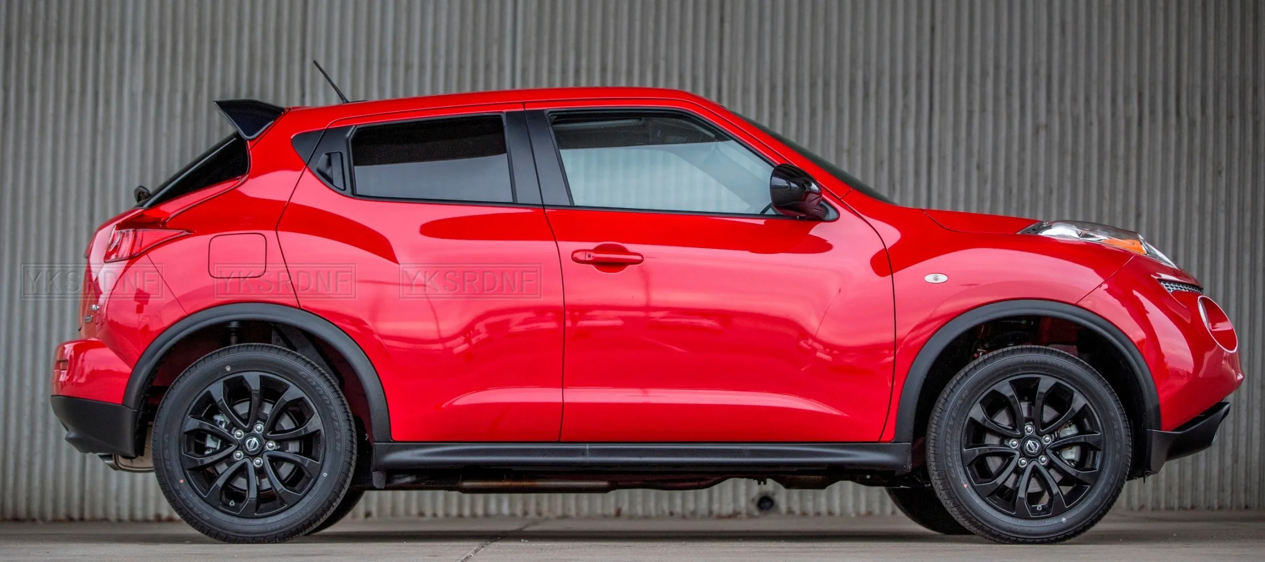 Spoiler trasero Nissan Juke detalle de montaje