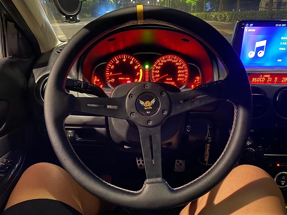 Volante de carreras Spceddy plano de cuero con costura blanca