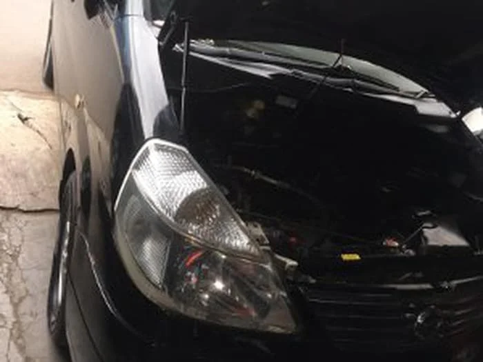 Amortiguadores de capó para Nissan Serena C24 (1999-2013) - imagen 3