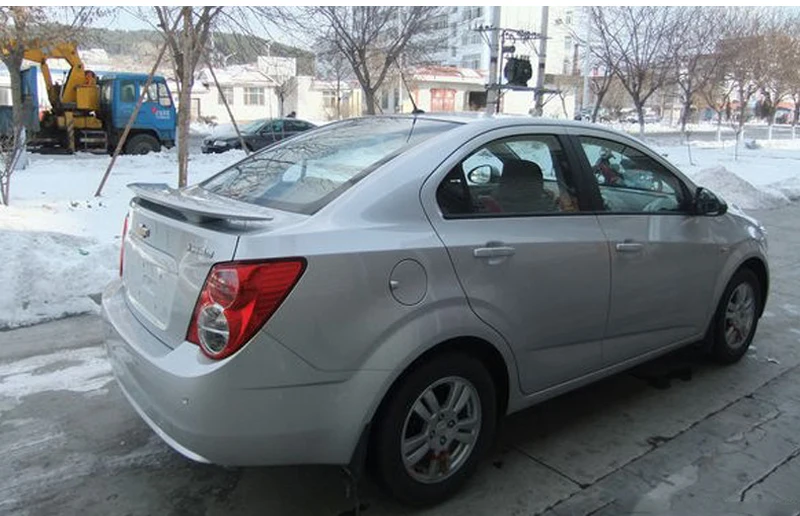 Alerón trasero ABS Chevrolet Aveo 2010-2016 con imprimación - imagen 5