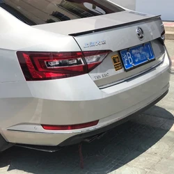 Alerón trasero exterior Skoda Superb 2016-2019 imprimación