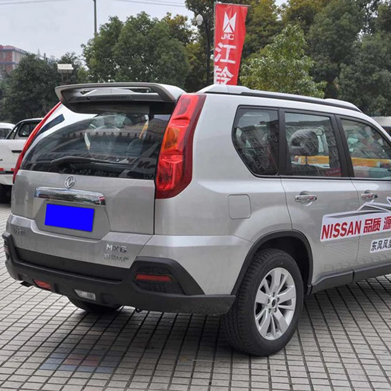 Vista trasera completa del Nissan X-Trail con alerón Kirnese instalado
