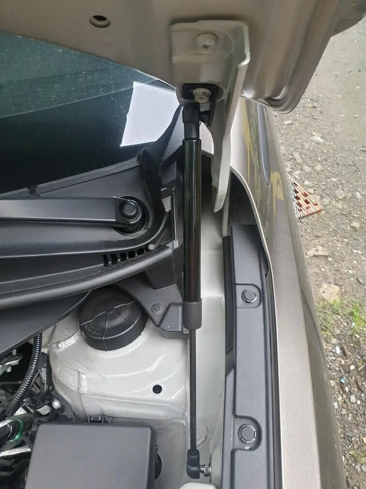 Amortiguador de capó gas frontal Suzuki Ertiga XL6 2018-2025