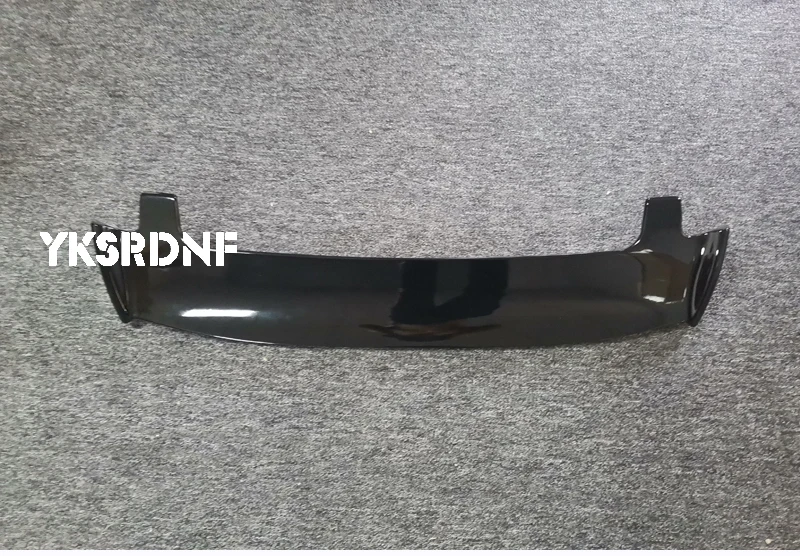 Detalle del diseño del alerón de maletero para modelos Smart