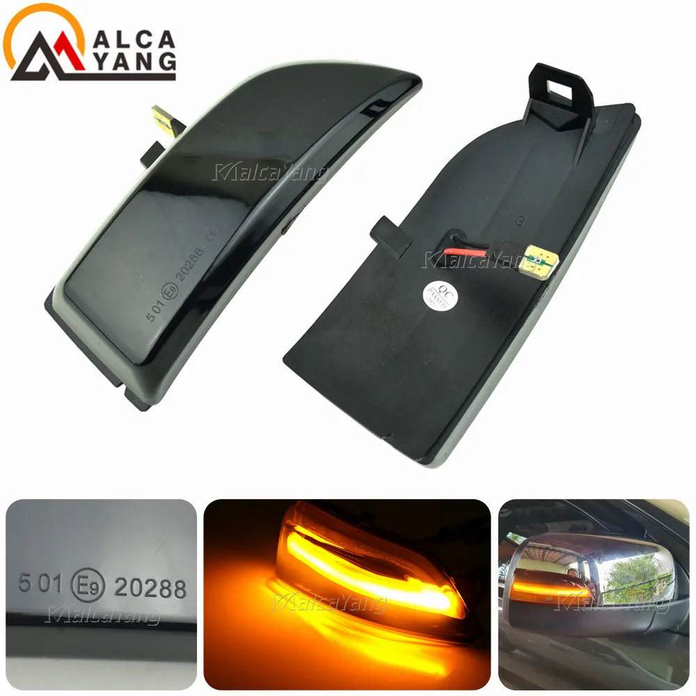 Luz LED intermitente dinámica instalada en espejo lateral