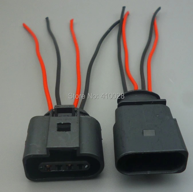 Detalle del adaptador eléctrico de 4 pines