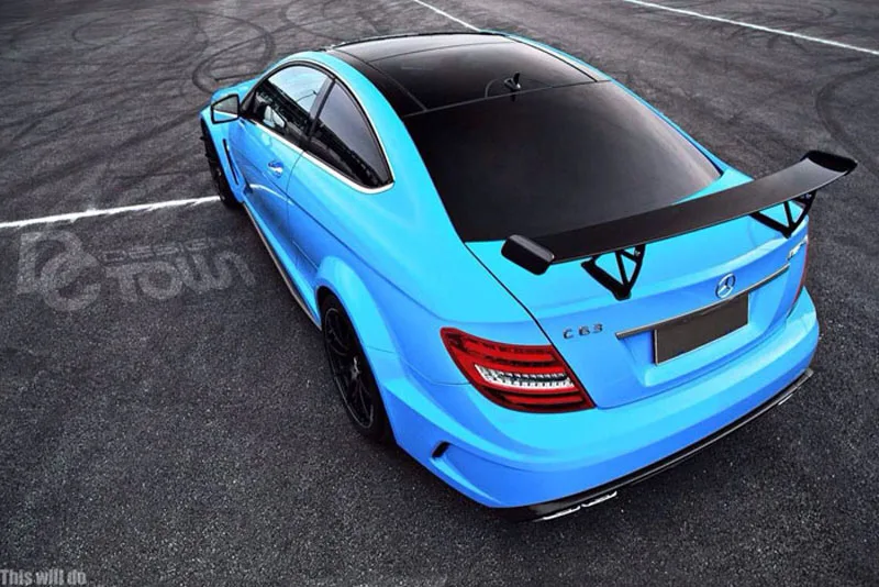 Detalle del diseño del alerón para maletero C63 W204